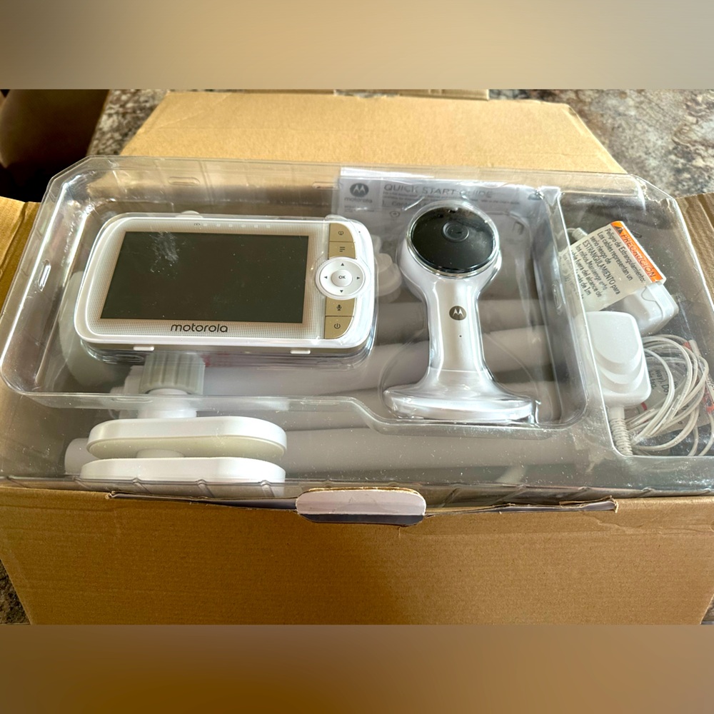 Motorola Connectview 65 Plus, 5" Wi-Fi Video Baby Monitor w/ Over-The-Crib Mount